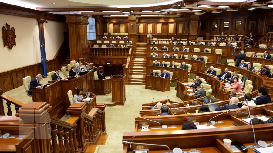 Parlamentul se întrunește în prima ședință din sesiunea de primăvară. Prelungirea stării de urgență pe ordine de zi