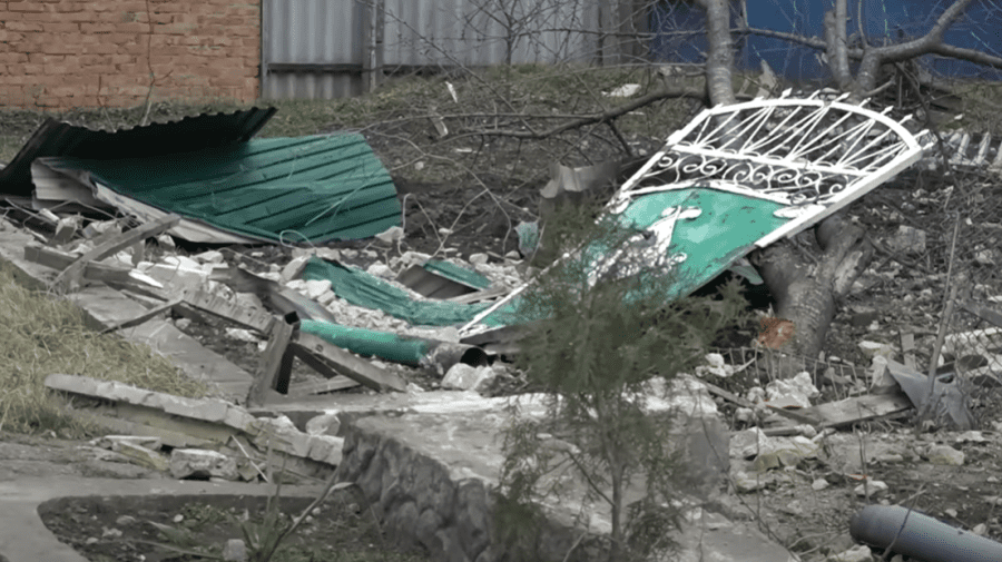 VIDEO Doamne Ferește! Ce grad de ebrietate avea șoferul care s-a izbit într-o poartă din Sîngerei