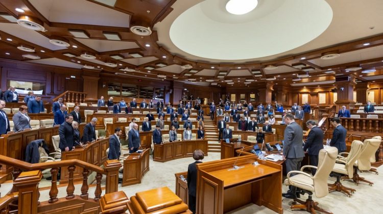 VIDEO Minut de reculegere în Parlament, în memoria victimelor cutremurului. Deputații vor dona din salariu