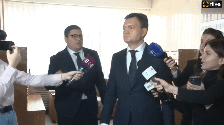 VIDEO Direct la muncă? Prima declarația a prim-ministrului Recean. Succintă! Întrebările jurnaliștilor – fără răspuns