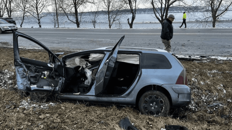 FOTO, VIDEO Coliziune gravă în raionul Sîngerei. Trei persoane, printre care un minor – transportate la spital