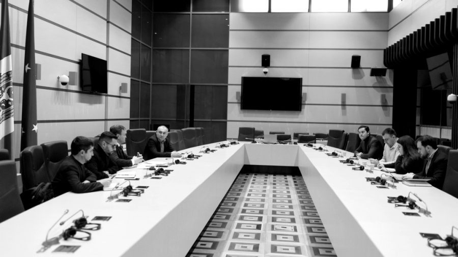 IMAGINEA ZILEI Recean se laudă că s-a consultat cu societatea civilă, doar că n-au fost nici 10 oameni. „Simulare!”