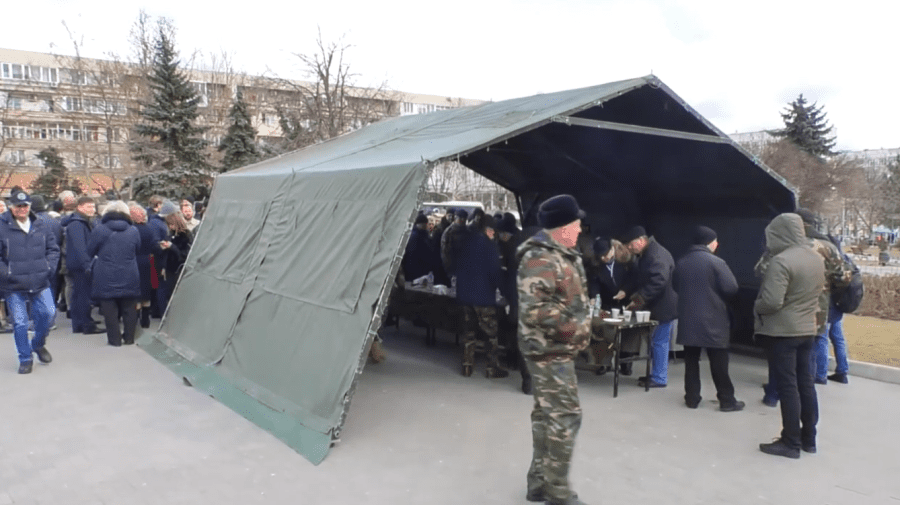 VIDEO Primăria Chișinău a organizat terci ostășesc pentru participanții la mitingul din Capitală
