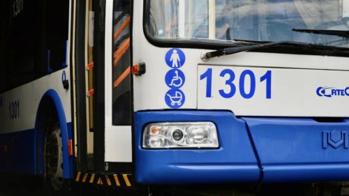 Circulația mai multor rute de troleibuz, afectată de un deranjament pe strada Miorița