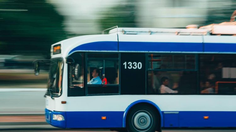 Mergi la Summer Fest? Municipalitatea a prelungit orarele de activitate a rutelor de troleibuz și autobuz