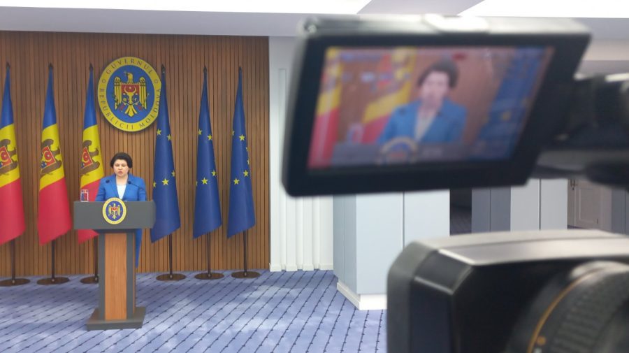 VIDEO Natalia Gavrilița, vizibil emoționată înainte de a-și anunța demisia. A lăsat presa fără răspunsuri