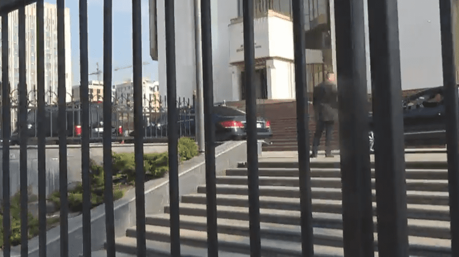 VIDEO Întrevedere la Președinție, departe de ochii jurnaliștilor moldoveni. Presa, ținută după gard