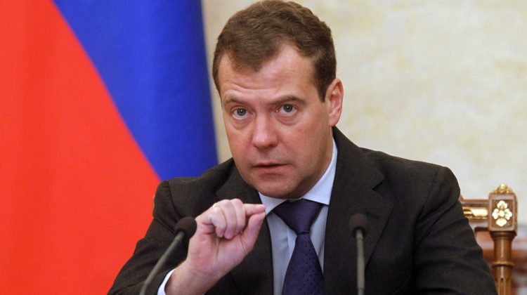 Medvedev avertizează NATO că livrarea de avioane Kievului echivalează cu a intra în război împotriva Rusiei