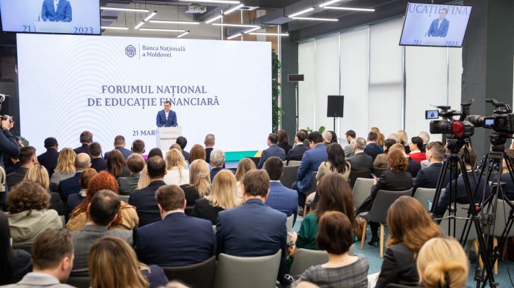 FOTO, VIDEO Moldovenii trebuie să beneficieze de educație financiară! Primul Forum Național, desfășurat la Chișinău
