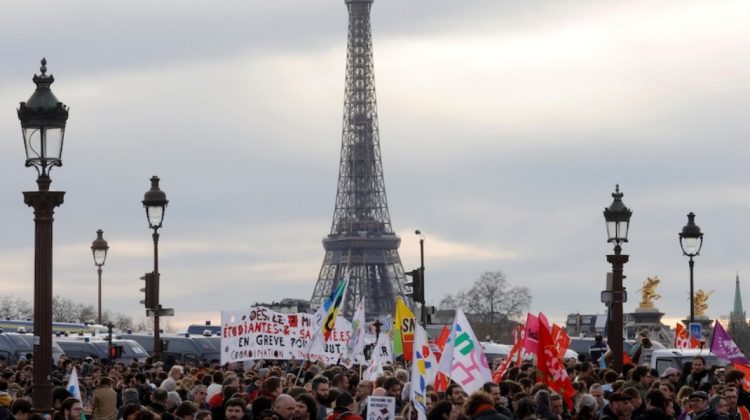 Turnul Eiffel a fost închis publicului