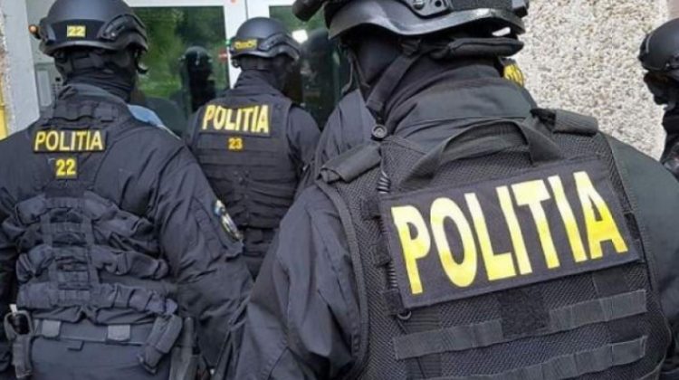 VIDEO Nouă percheziții la Căușeni: Polițiștii și procurorii au ridicat zeci de muniții și arme