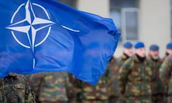 Politico: NATO ar putea disloca până la 300.000 de soldați la granițele sale cu Rusia