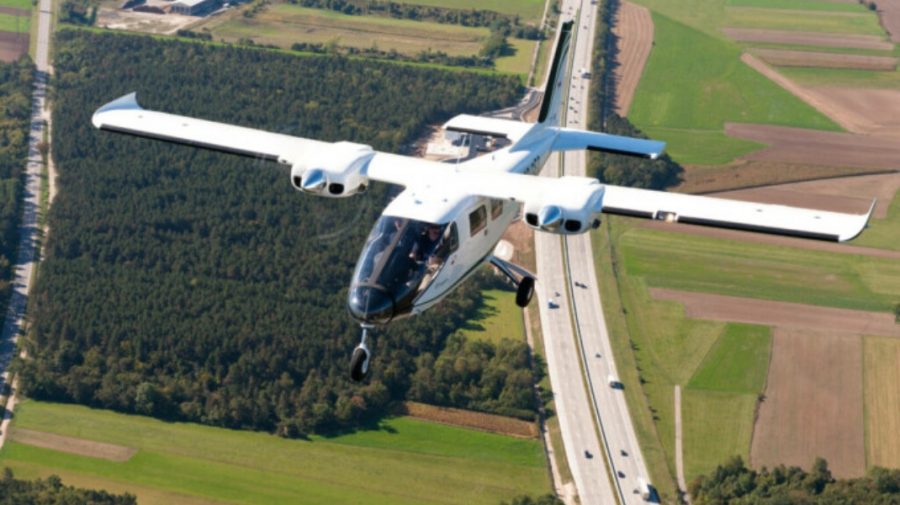 FOTO Un avion „scanează” de câteva ore Bucureștiul. Ce caută aeronava I-GRAD deasupra capitalei țării vecine