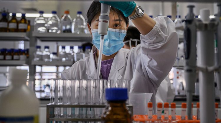 Anchetă FBI: Un incident petrecut într-un laborator din Wuhan poate fi cauza pandemiei