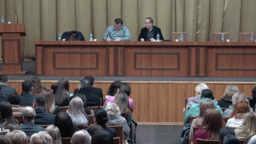 VIDEO Adunarea Generală a Judecătorilor a început cu probleme tehnice: Magistrații ”muți” în picioare