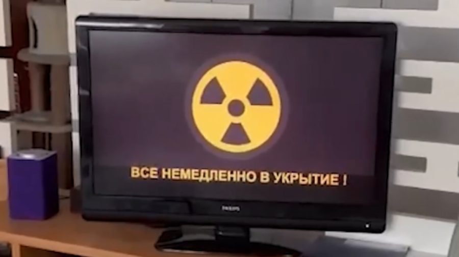 VIDEO „Ascundeți-vă imediat în adăposturi”. Hackerii au spart serverele mai multor posturi radio și TV din Rusia