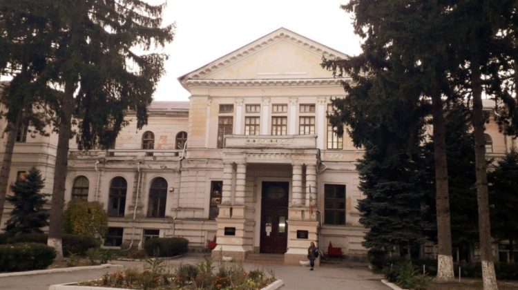 Studenții basarabeni solicită Guvernului României să restaureze clădirea Sfatului Țării: Se află în stadiu de degradare