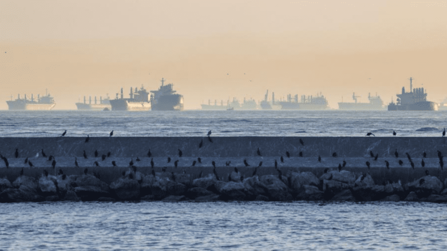 INVESTIGAȚIE O flotă misterioasă de nave ajută Rusia să transporte petrol în toată lumea, în ciuda sancţiunilor