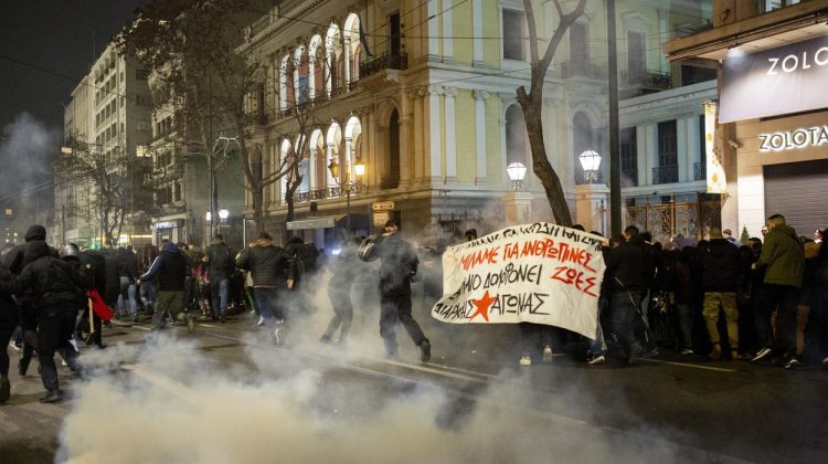 Furie în Grecia după tragedia feroviară. Proteste în Atena și Salonic, oamenii s-au bătut cu polițiștii