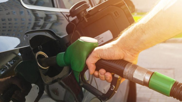 Veste bună! Prețul motorinei bate în retragere. Ce se întâmplă cu benzina