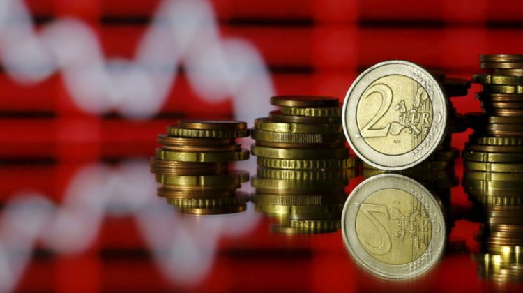 CURS VALUTAR 17 martie: Cu chiu cu vai, euro își recapătă pozițiile. Între timp, dolarul se ieftinește