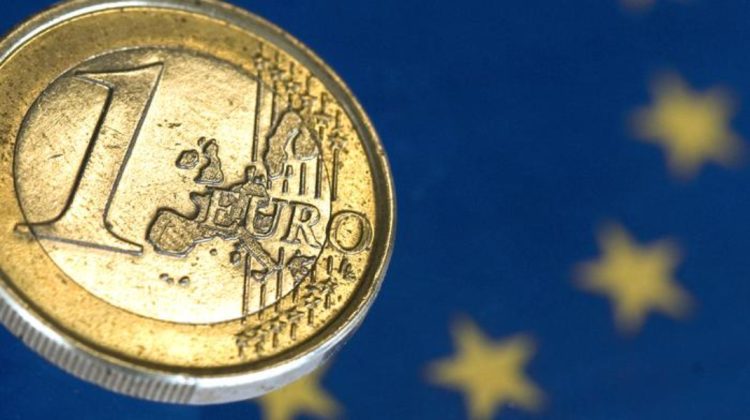 Curs valutar 30 august. Prețul monedei euro este în scădere. Ce se întâmplă cu dolarul ?