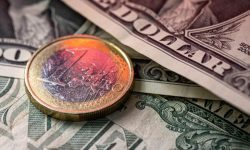 CURS VALUTAR 30 martie: Dolarul pierde poziții în fața leului, iar euro se scumpește