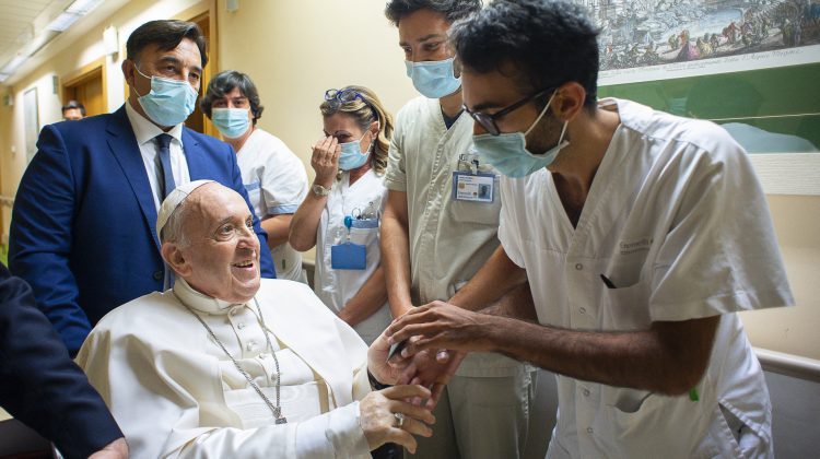 Diagnosticul primit de Papa Francisc după ce a ajuns la spital