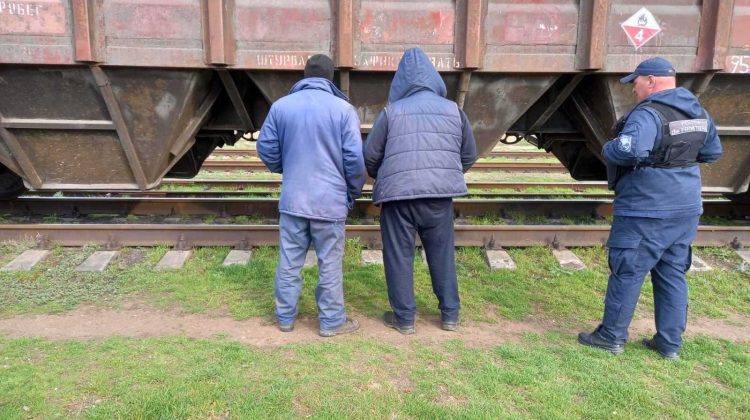 FOTO Doi ucraineni s-au ascuns în vagonul unui tren. Unde voiau să ajungă