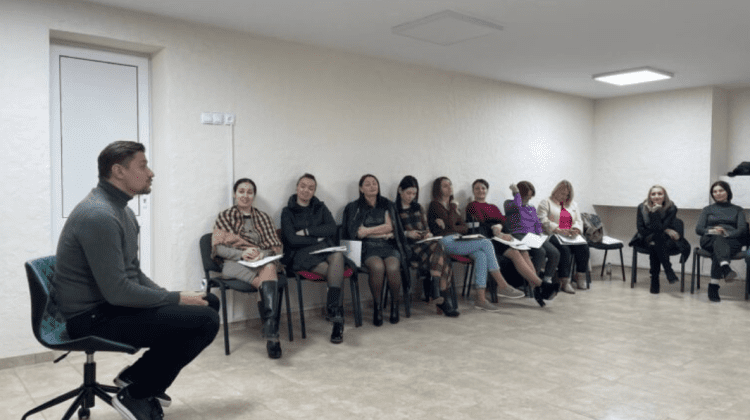 Angajații serviciilor sociale pentru copii în situații de risc din Chișinău beneficiază de instruiri