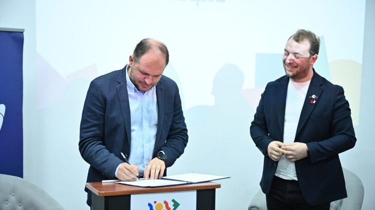 FOTO 2023 – Anul Tineretului în Chișinău! Ceban și tinerii au semnat dispoziția de lansare oficială