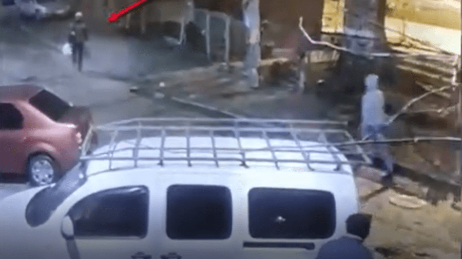 VIDEO Un bărbat de 50 de ani – bătut și jefuit în stradă. A rămas fără bunuri de circa 10 mii lei