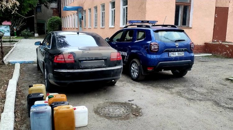 FOTO Nu aveau bani s-o cumpere? Patru moldoveni au furat 200 litri de motorină de la tiruri, în zona de frontieră