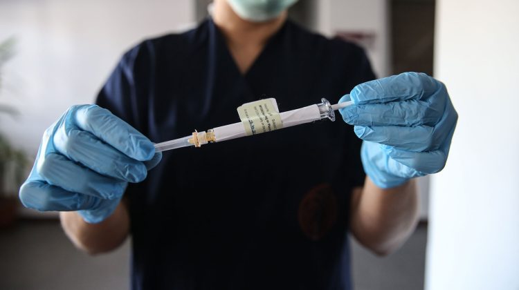 Pfizer este de acord să revizuiască contractul UE privind vaccinul anti-COVID
