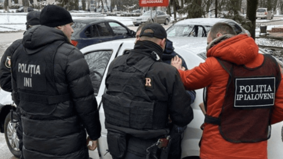 VIDEO O femeie a rămas fără 400 mii de lei. Ar fi fost amenințată că-i va fi incendiată casa