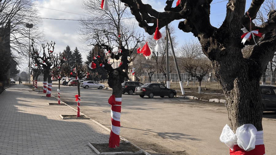 FOTO „Primăvara să ne aducă iubire”. Cum arată străzile centrale ale orașului Leova