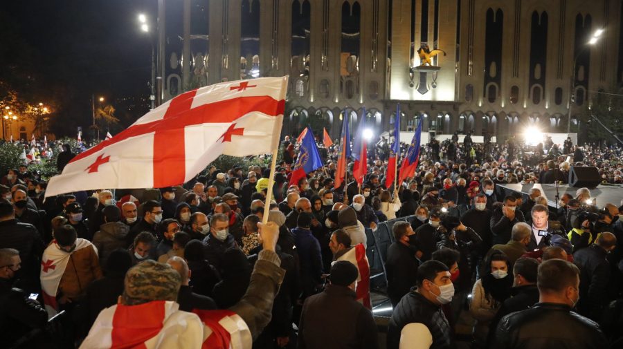 VIDEO Președinta Georgiei a anunțat că susține protestatari din Tbilisi! Aceștia au reușit să pătrundă în Parlament
