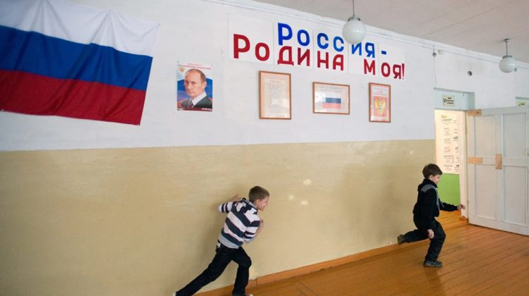 „Voluntariat” forțat! Elevii ruși ar putea să fie impuși să confecționeze obiecte pentru războiul din Ucraina