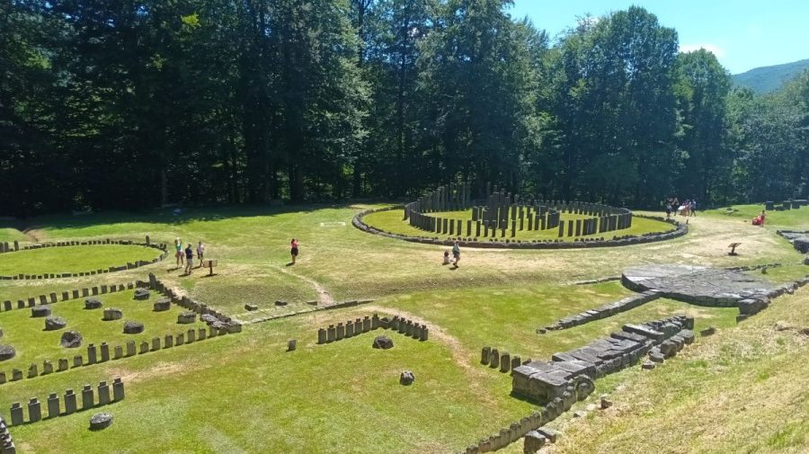 Sarmizegetusa Regia – Zidurile fortificate cu pietre din templu. Cum au rezistat două secole de la descoperirea lor