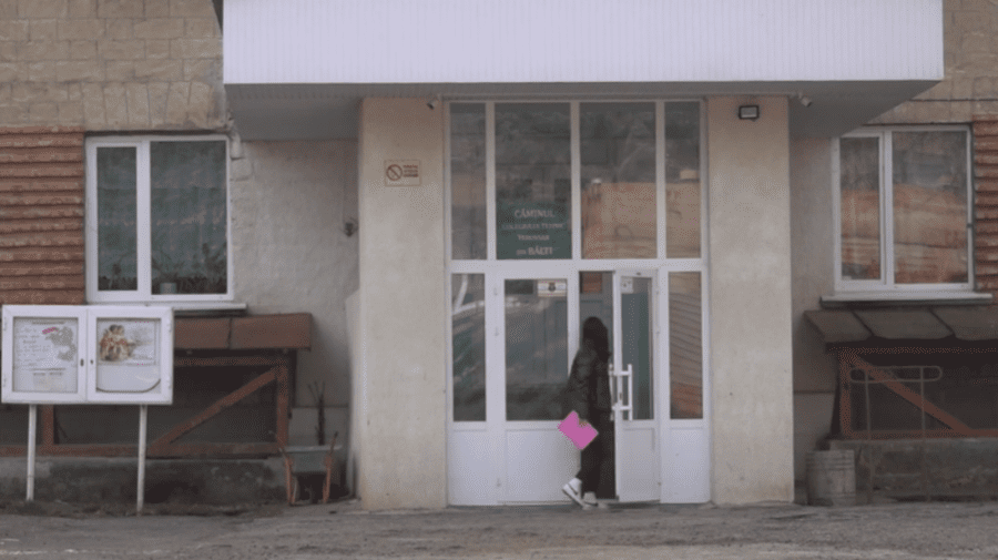 VIDEO Studenții de la un cămin din Bălți își pun în pat sticle cu apă fierbinte pentru a se încălzi noaptea