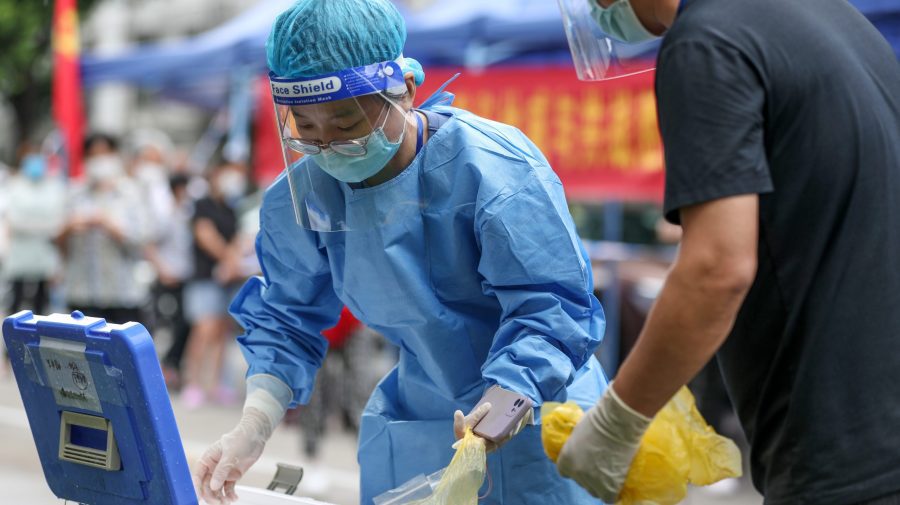 SUA vor relaxa restricţiile privind testarea Covid pentru călătorii din China, începând de vineri
