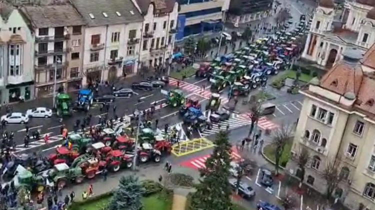 FOTO, VIDEO „Nu vă bateţi joc de agricultorii români”. Mii de fermieri au protestat vineri în toată România