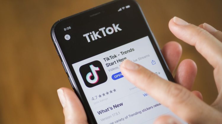 TikTok va şterge dezinformările legate de schimbările climatice