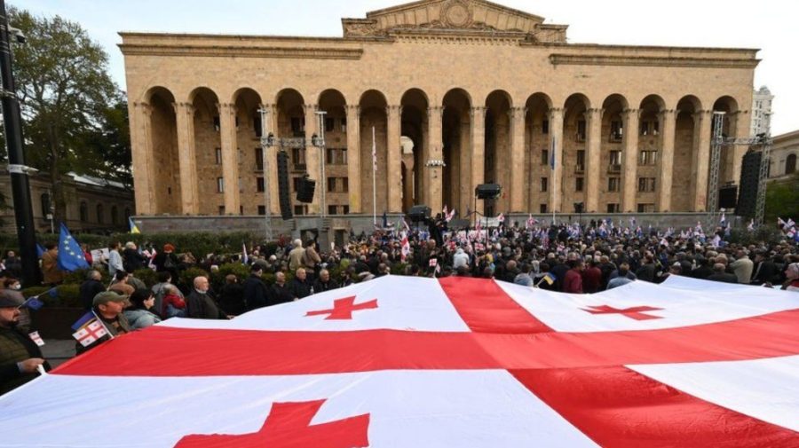„Trăiască Mişa!”. Georgienii au ieșit în stradă împotriva guvernului pro-rus