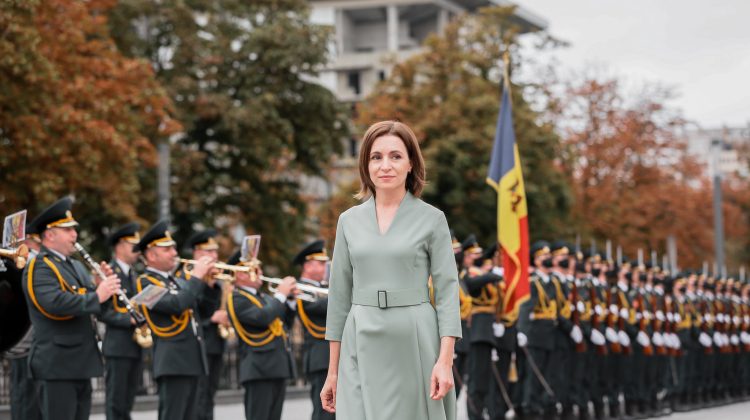Maia Sandu, la ceremonia dedicată Zilei Drapelului de Stat: În 2023 putem purta drapelul cu mândrie