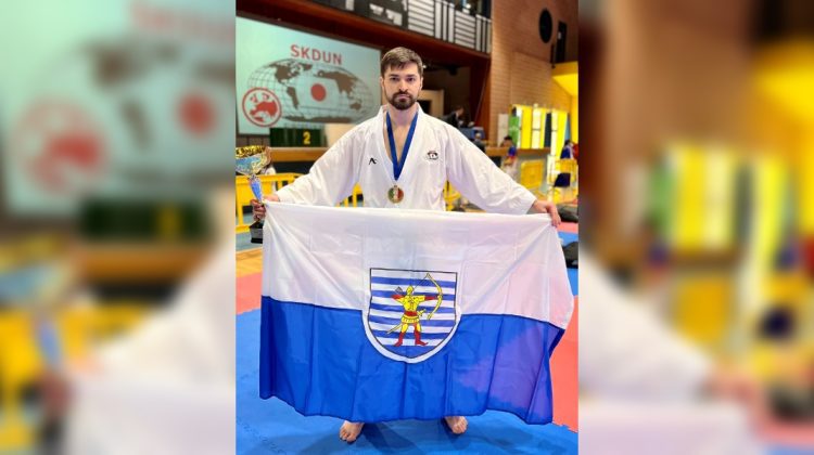 FOTO Sportivul Vitalii Spînu se întoarce acasă cu două medalii de AUR de la Campionatul European de Karate Shotokan
