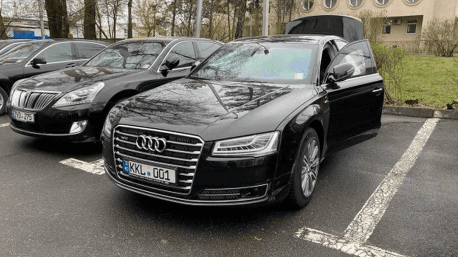 Serviciul VIP de la Aeroportul Internațional Chișinău: Cât costă o călătorie de 3 minute cu un bolid de lux