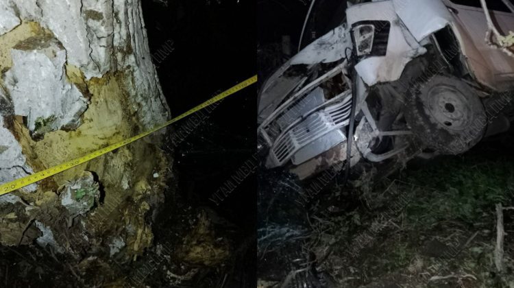 FOTO Seara de Paște putea deveni tragedie! Șoferul unui Mercedes, internat la chirurgie după ce s-a izbit de un pilon