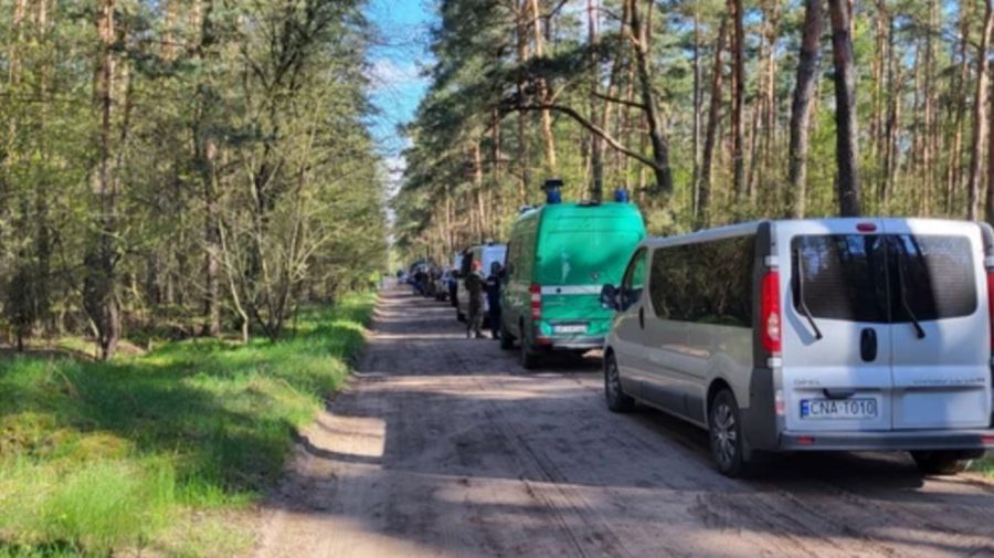 Rachetă, găsită într-un pădure din Polonia. Avea inscripții în limba rusă