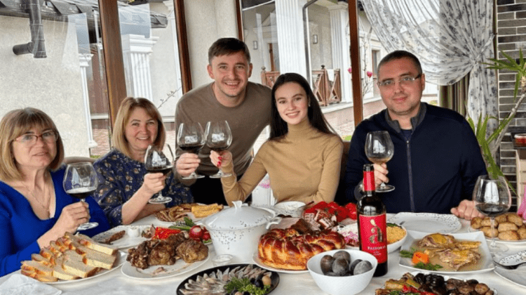 FOTO Unde au sărbătorit Paștele unul dintre cuplurile virale ale Instagramului moldovenesc, Renato Usatîi și Nina Crețu